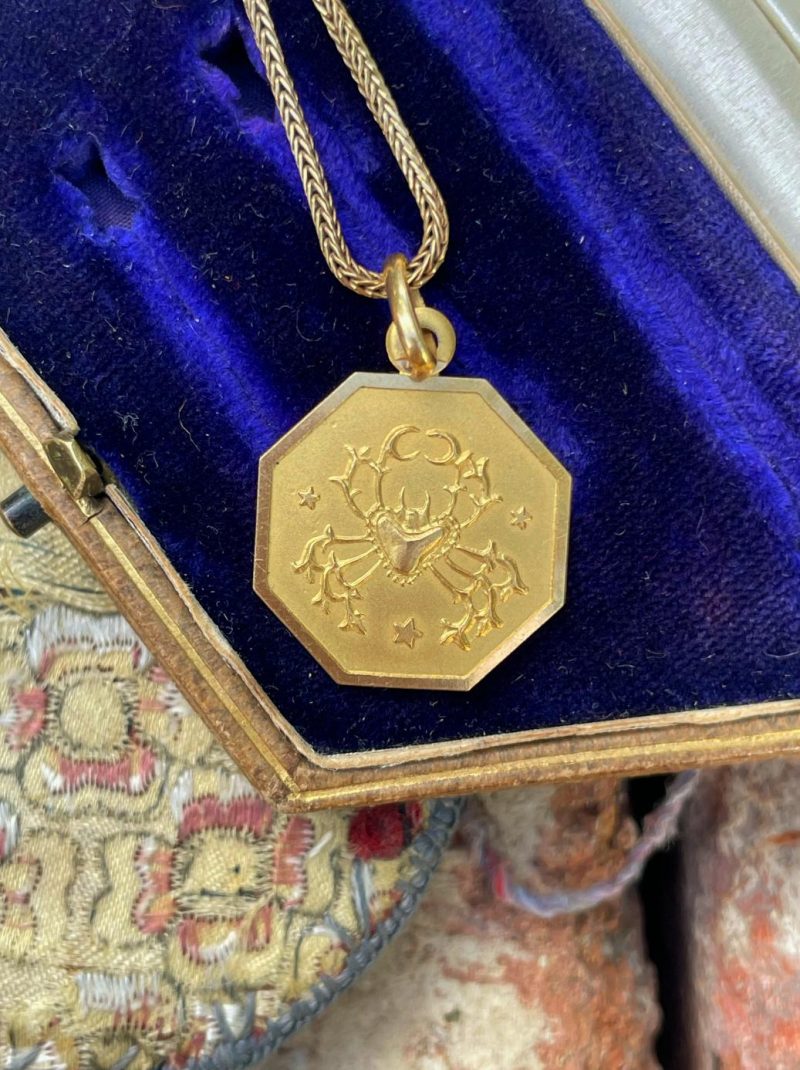 Vintage Zodiac Cancer Charm in 18ct Yellow Gold