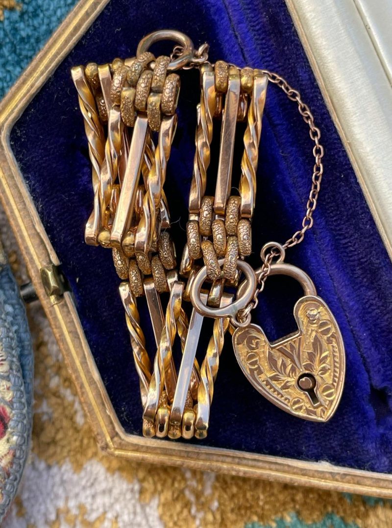 Antique Edwardian 9ct Rose Gold Gate Link Bracelet with Engraved Ivy Padlock Charm